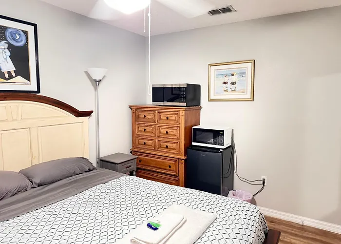 2 Private Rooms In A Quiet Neighborhood Can Book Up To 4 People